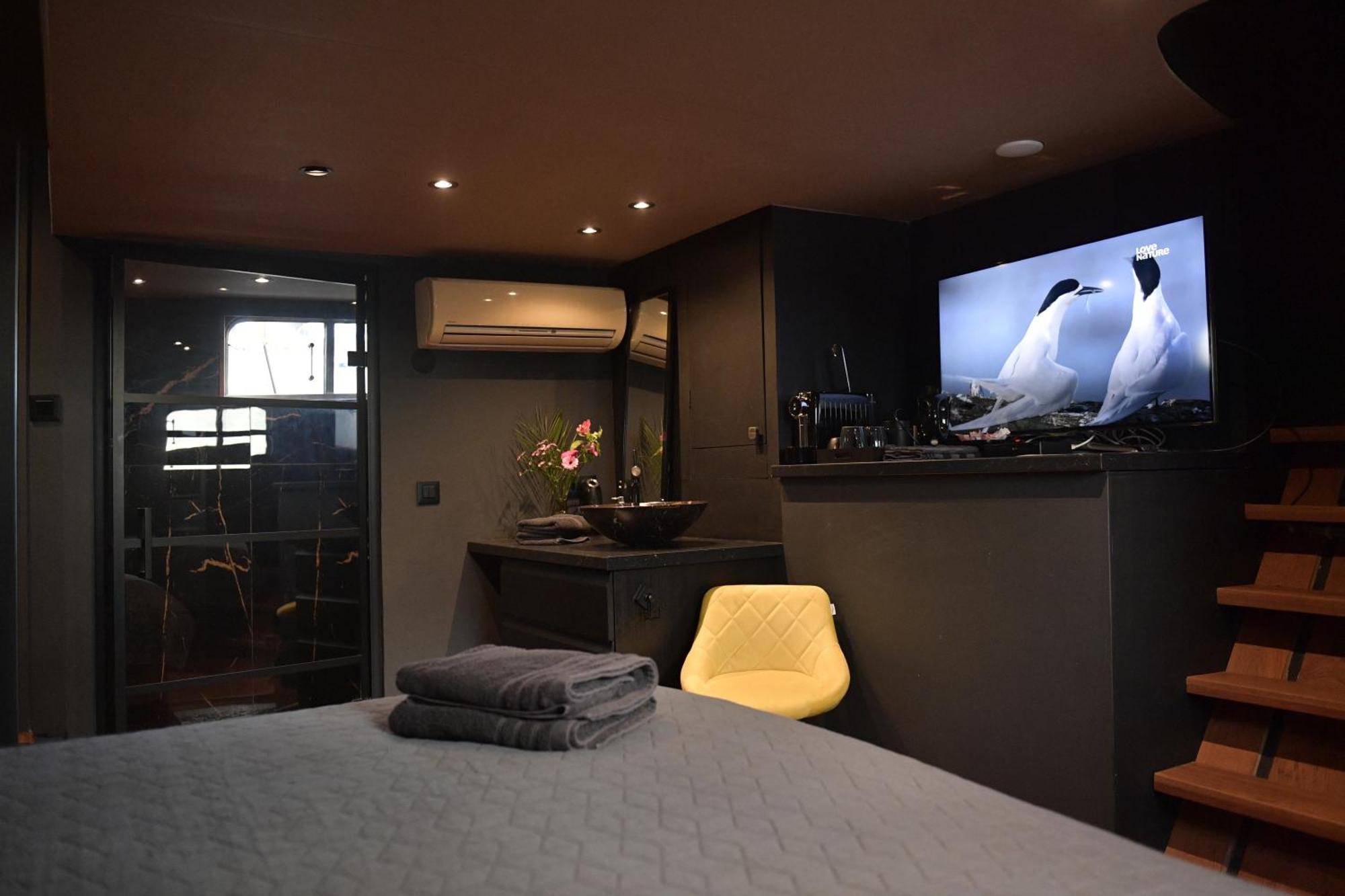 Hotel Euphrate Houseboat à Amsterdam Extérieur photo