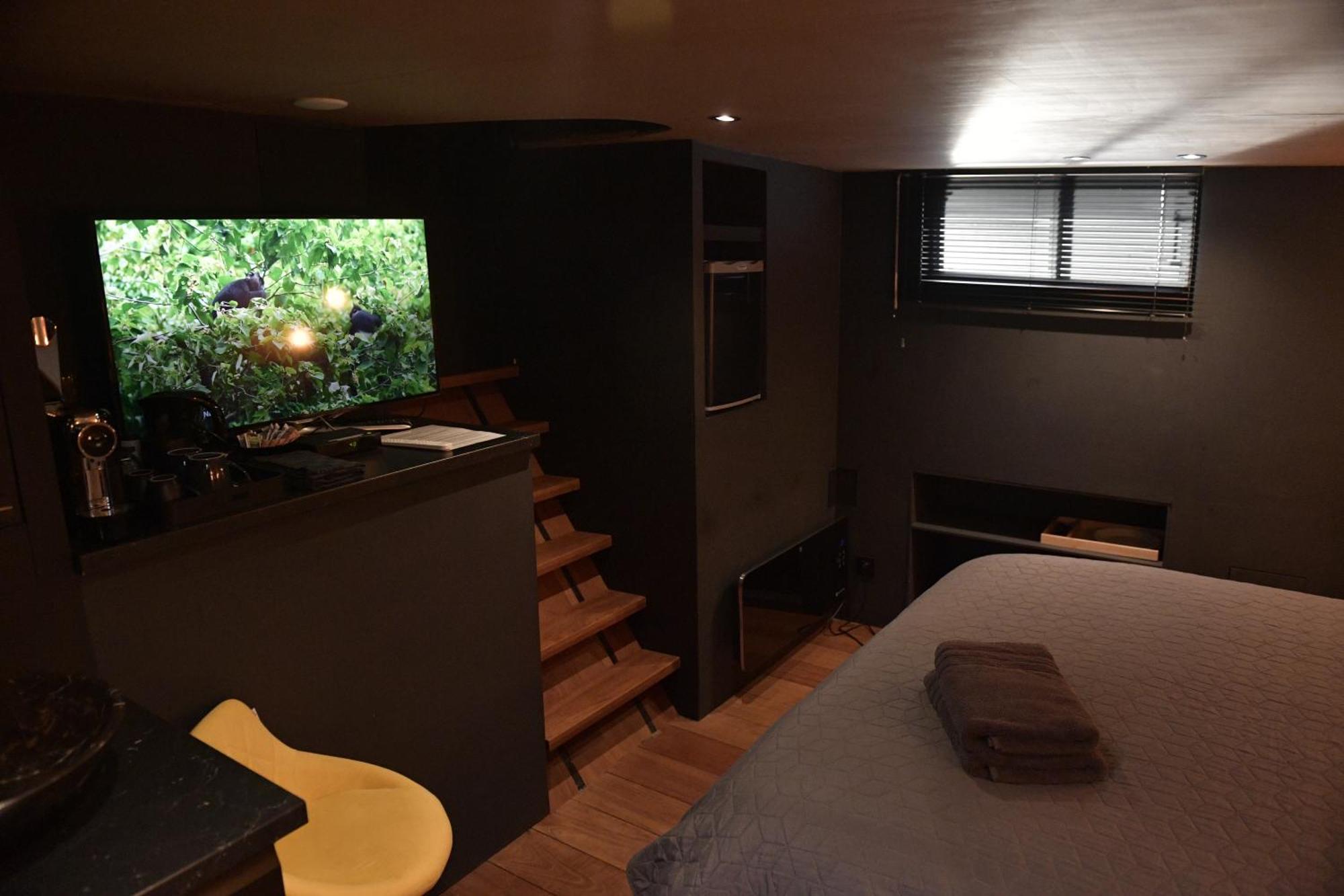 Hotel Euphrate Houseboat à Amsterdam Extérieur photo