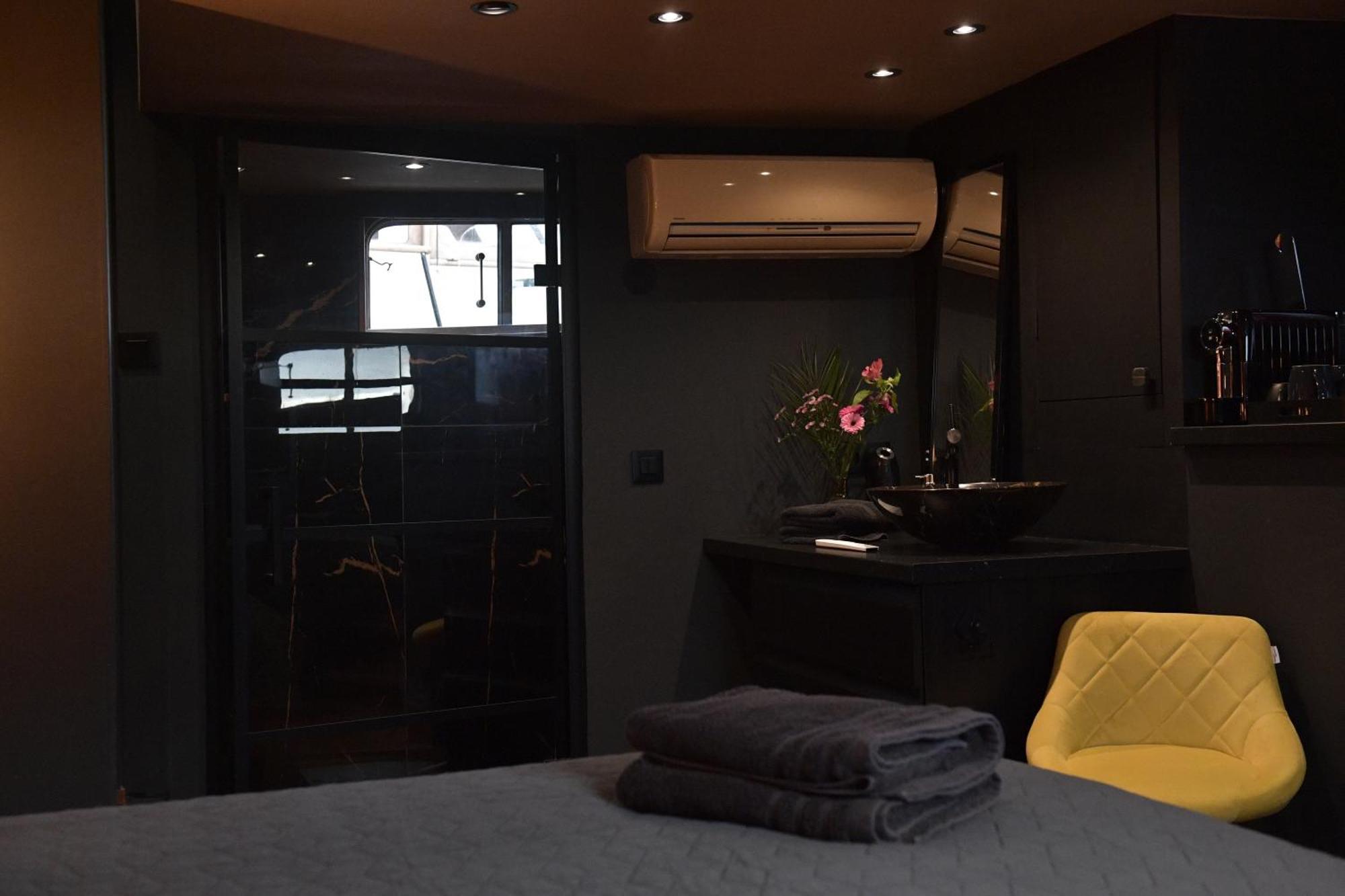 Hotel Euphrate Houseboat à Amsterdam Extérieur photo